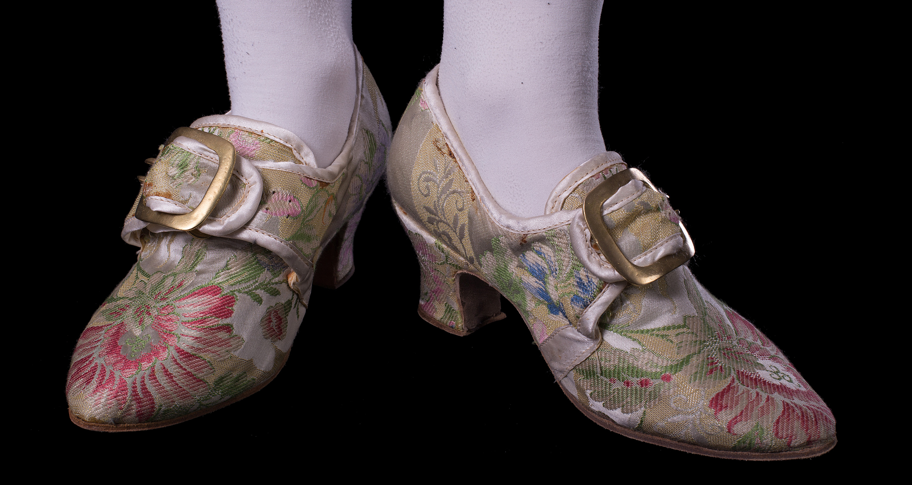 medieval female shoes
